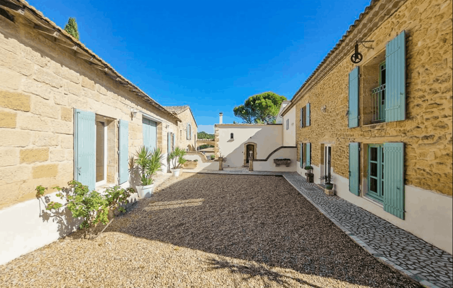Renovated Farmhouse for Seminars & Events near Nîmes and Montpellier