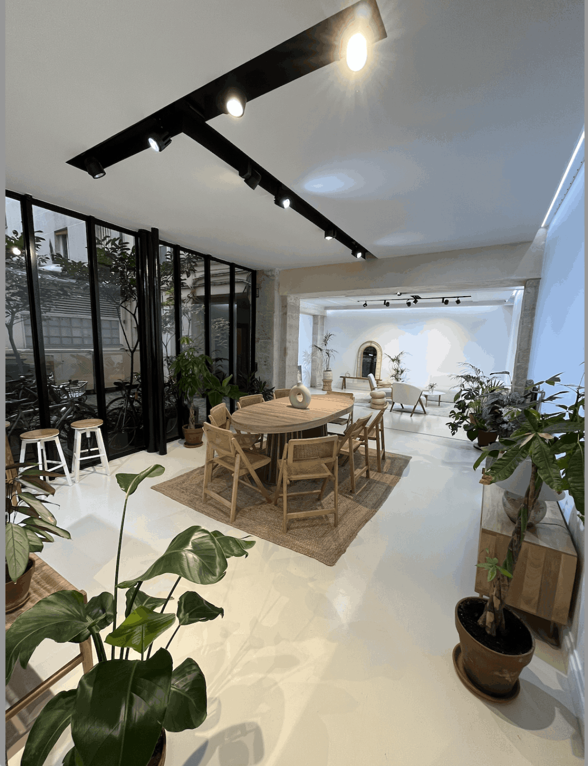 Elegant 75m² Showroom in Le Marais