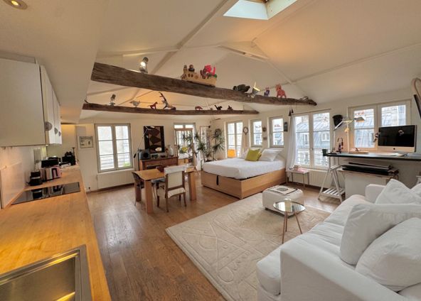 Loft 100 m² in the heart of the Marais district, central Paris 