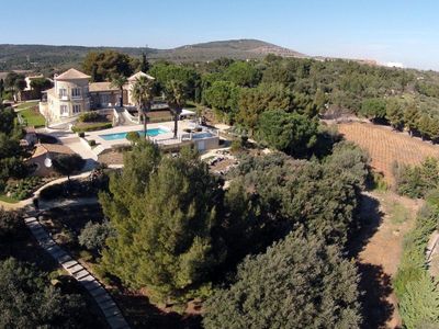 Prestigious property on 3 hectares with a sea view