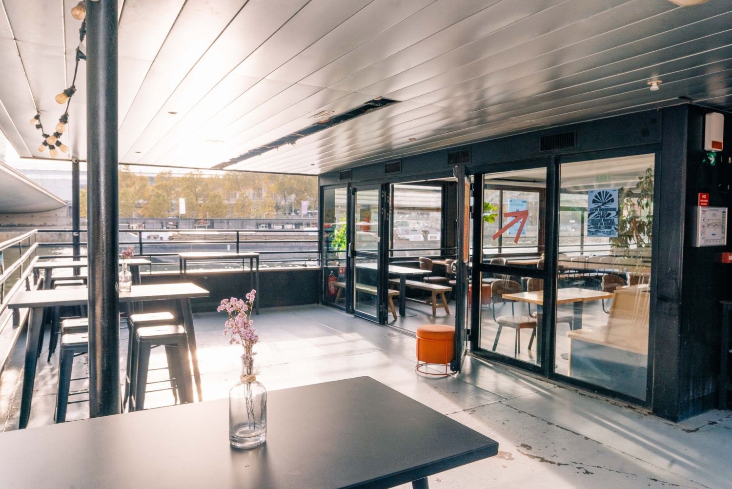 Espace Événementiel Moderne et Industriel à Paris avec Accès Rooftop
