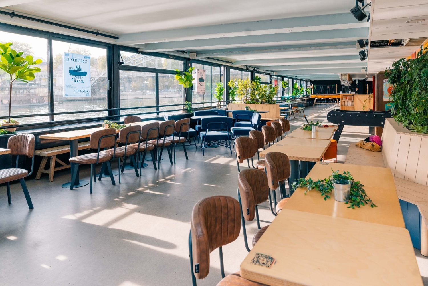 Espace Événementiel Moderne et Industriel à Paris avec Accès Rooftop