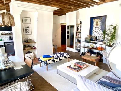 Very beautiful 2 room apartment in the heart of the 10th arrondissement 