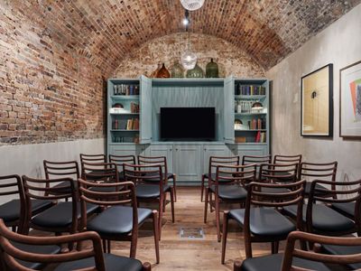 A space for meetings and parties in an 18th century mansion