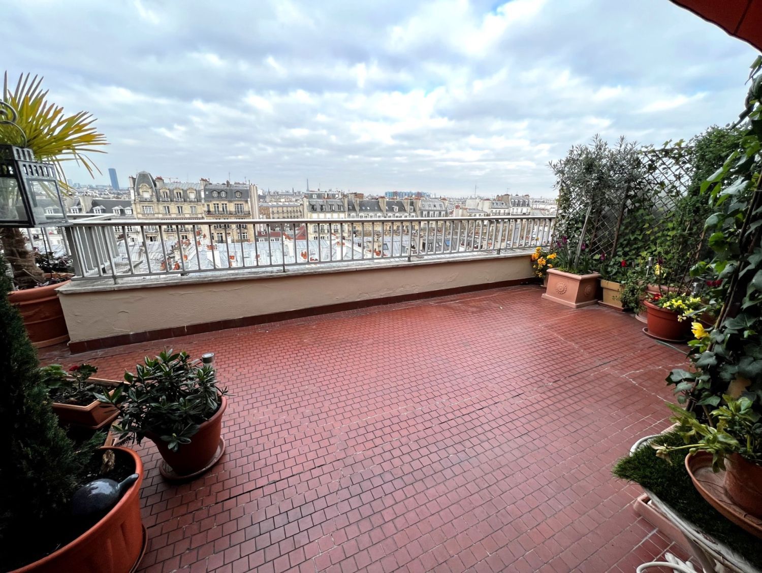 Duplex terrace with breathtaking view of the Parisian SkyLine