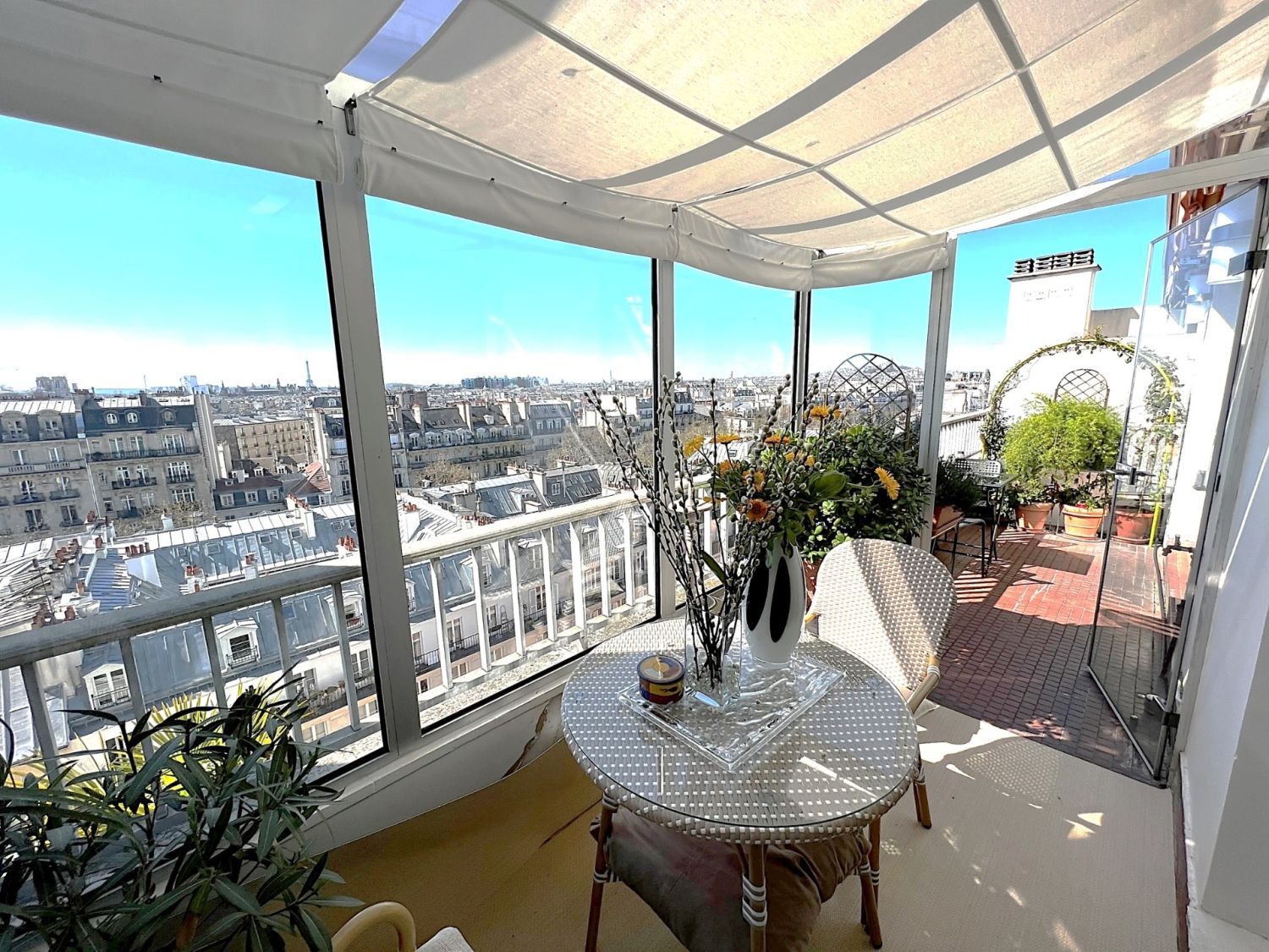 Duplex terrace with breathtaking view of the Parisian SkyLine
