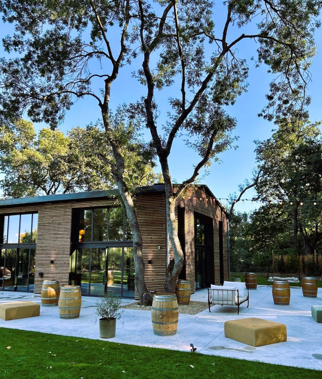 Modern Event Venue in Provence | Seminar & Wedding Space