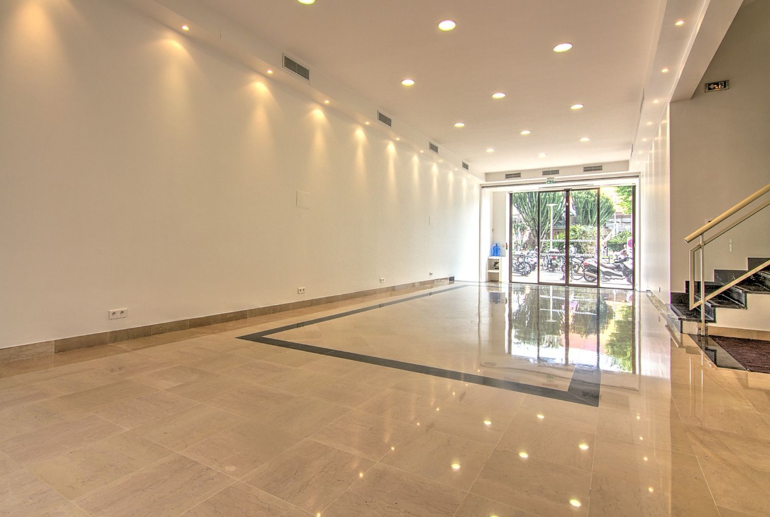 Event Space Cannes – 290m² Across 3 Levels, 100 Guests