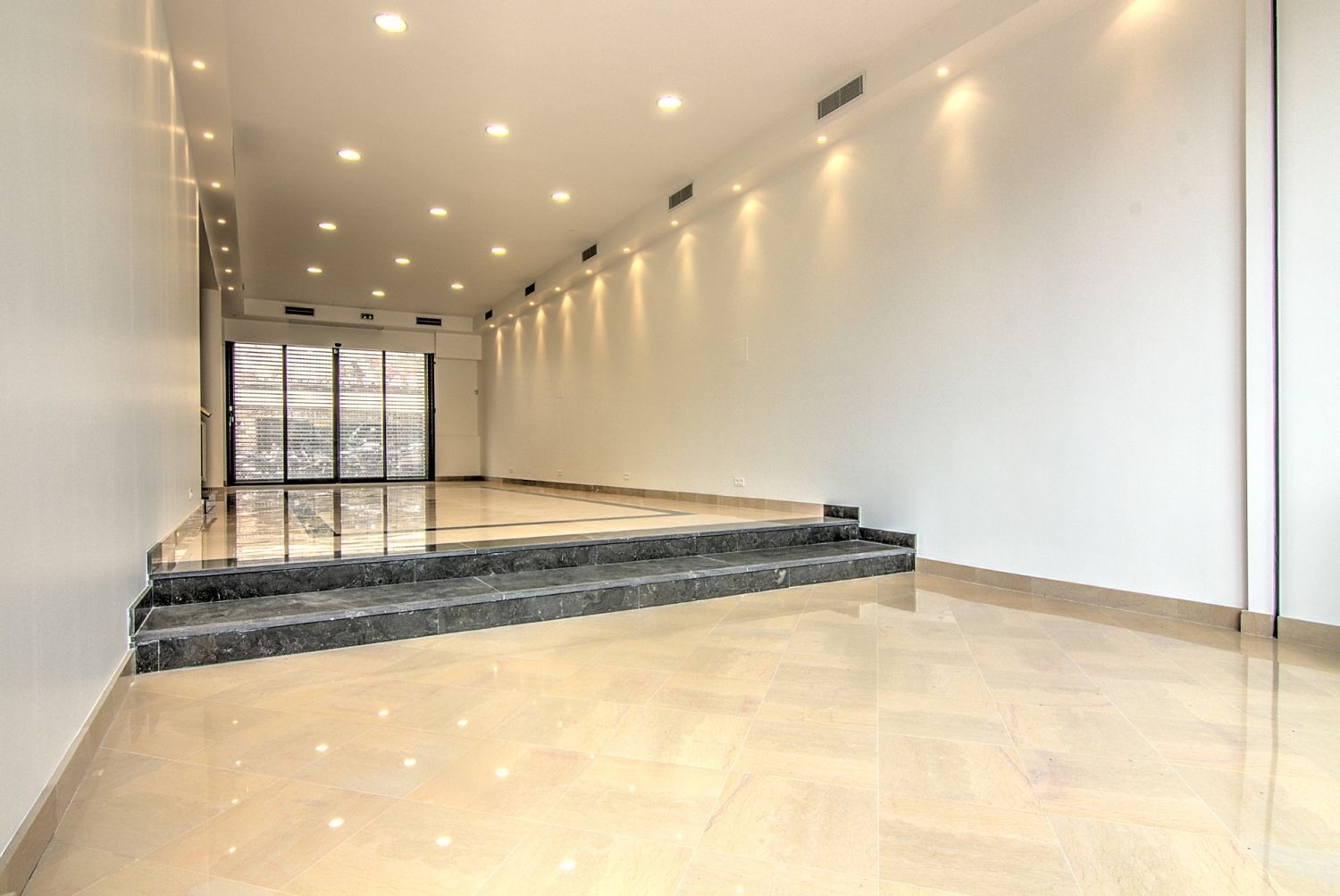 Event Space Cannes – 290m² Across 3 Levels, 100 Guests