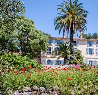 Historic residence with a 180° mountains view