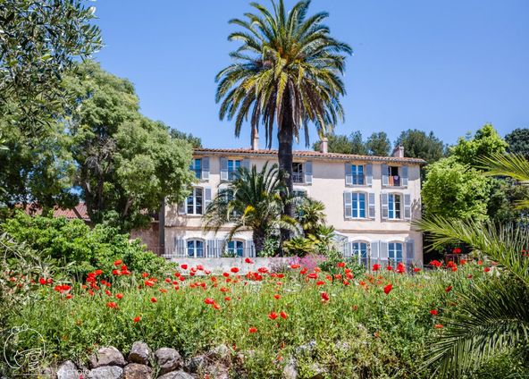 Historic residence with a 180° mountains view