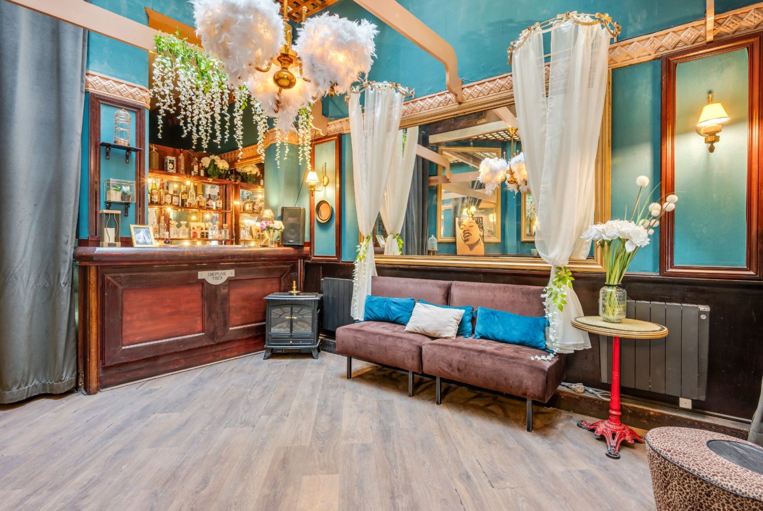 Lieu Privé Style Cabaret avec Bar Dédié à Paris