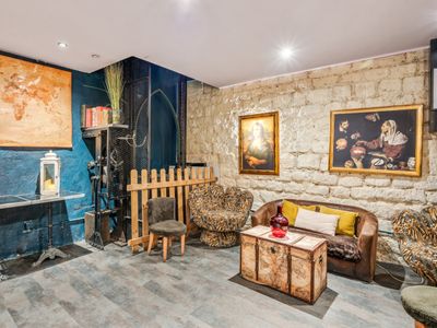 Découvrez un Antre d'Explorateur du XIXe Siècle pour Votre Événement à Paris