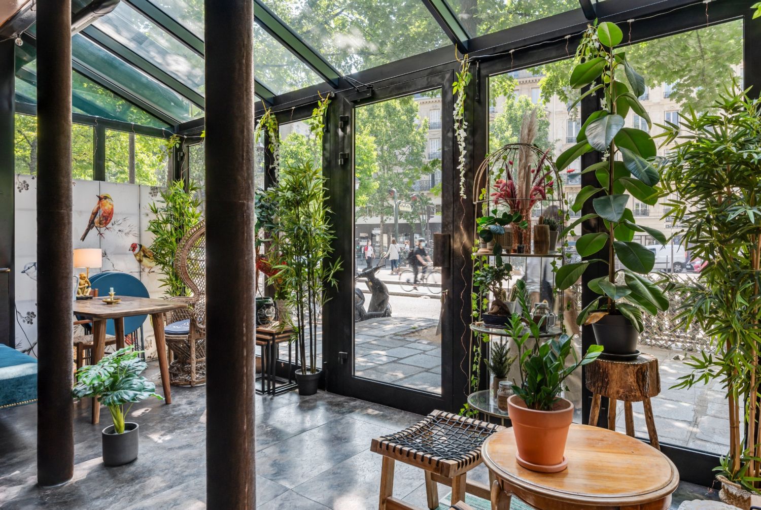 Private Event Space in Paris with Cabaret Ambiance & Modular Layout