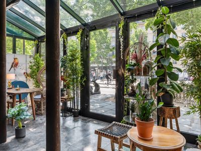 Private Event Space in Paris with Cabaret Ambiance & Modular Layout