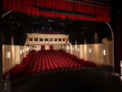 Historic Paris Theater: Premier Event Venue for Corporate & Creative Gatherings