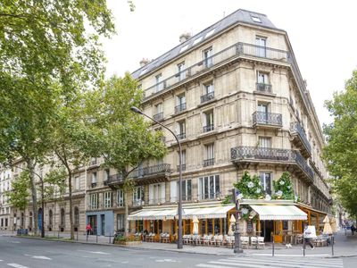 Elegant Seine-View Apartment for Events in Paris
