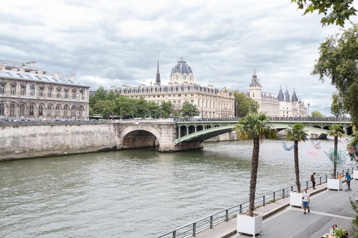 Appartement Élégant avec Vue sur Seine pour Événements à Paris