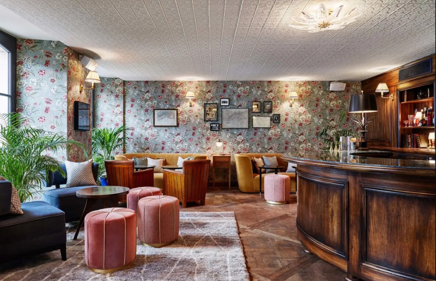 Elegant Confidential Cocktail Bar in Paris for Private Events