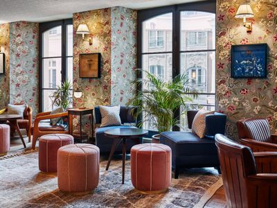 Elegant Confidential Cocktail Bar in Paris for Private Events