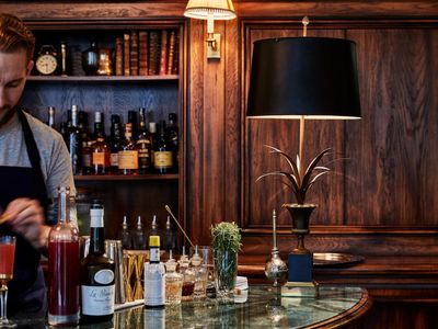 Elegant Confidential Cocktail Bar in Paris for Private Events