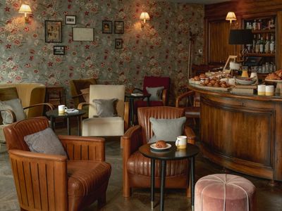 Elegant Confidential Cocktail Bar in Paris for Private Events