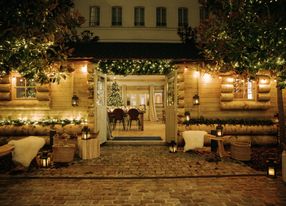 A paved interior courtyard in an 18th century mansion