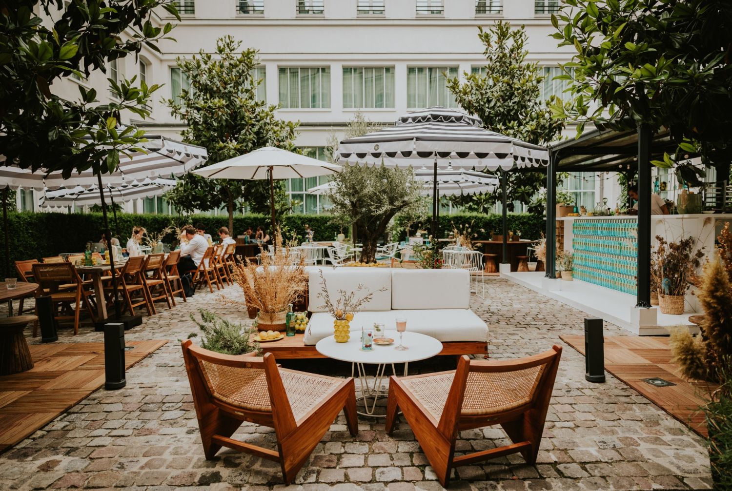 Terrasse Éphémère & Chalet Saisonnier dans Cour Parisienne