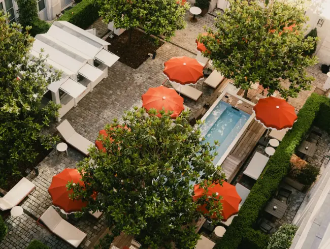 Terrasse Éphémère & Chalet Saisonnier dans Cour Parisienne