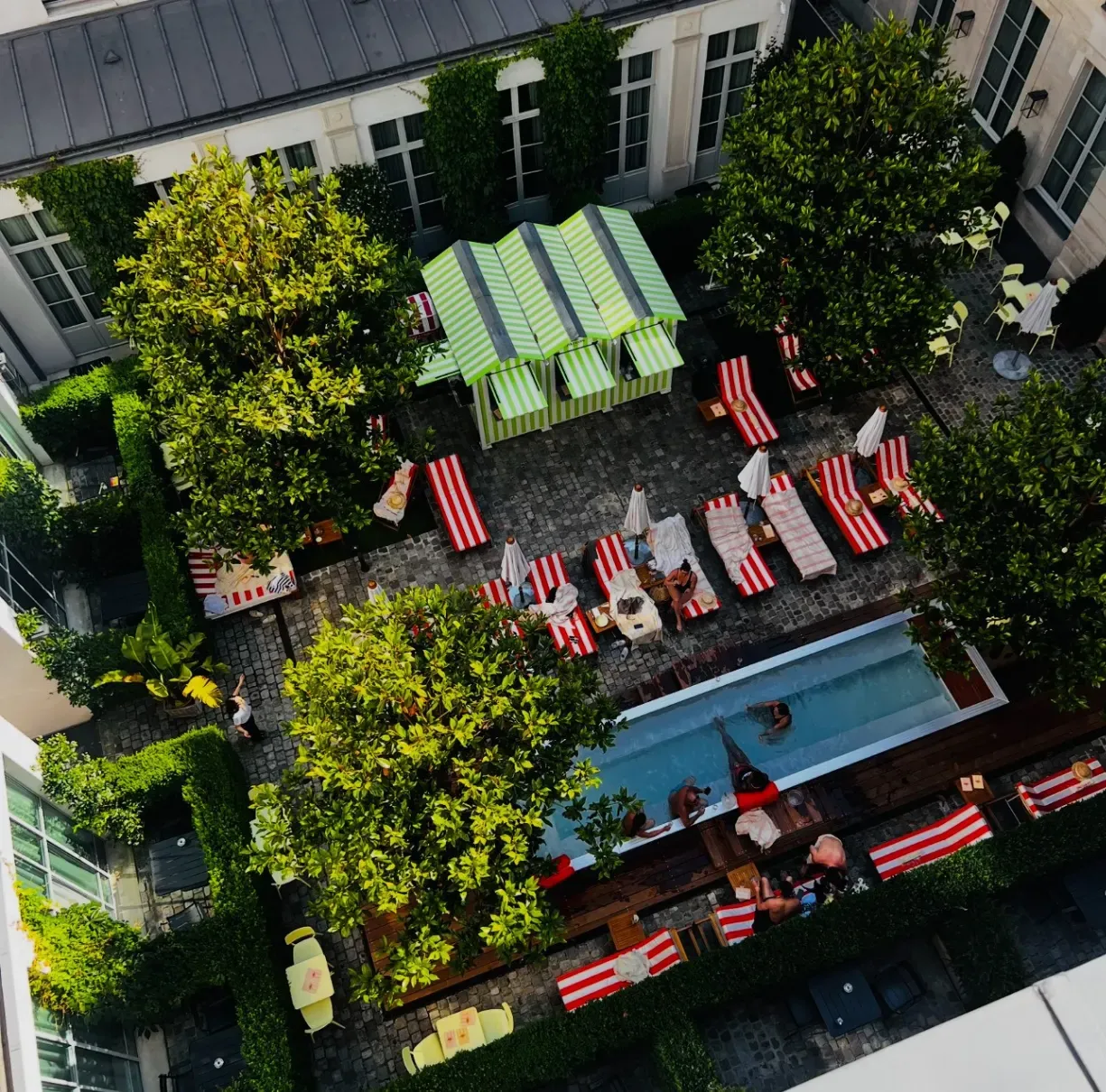 Terrasse Éphémère & Chalet Saisonnier dans Cour Parisienne