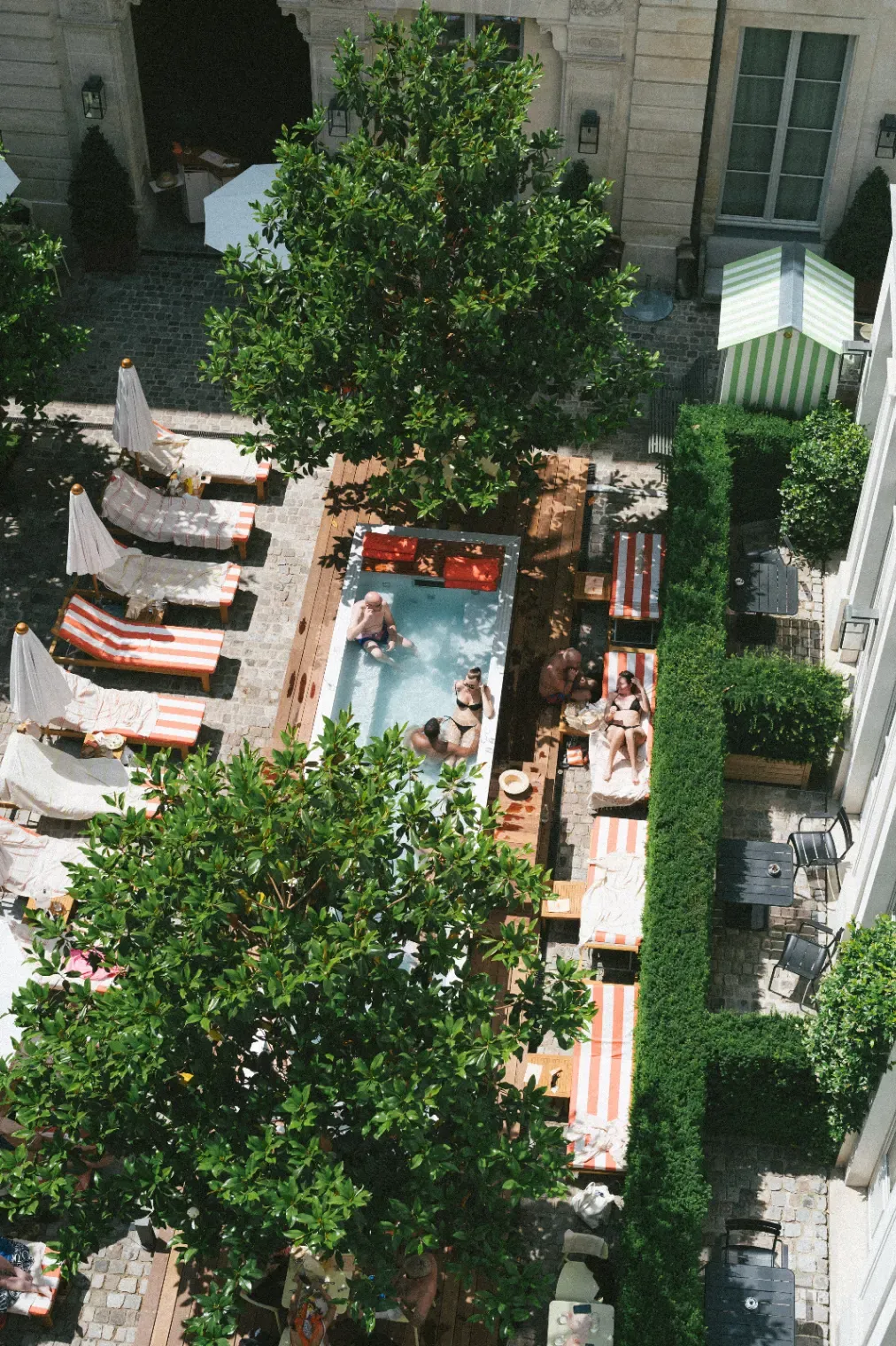Terrasse Éphémère & Chalet Saisonnier dans Cour Parisienne