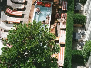 Terrasse Éphémère & Chalet Saisonnier dans Cour Parisienne