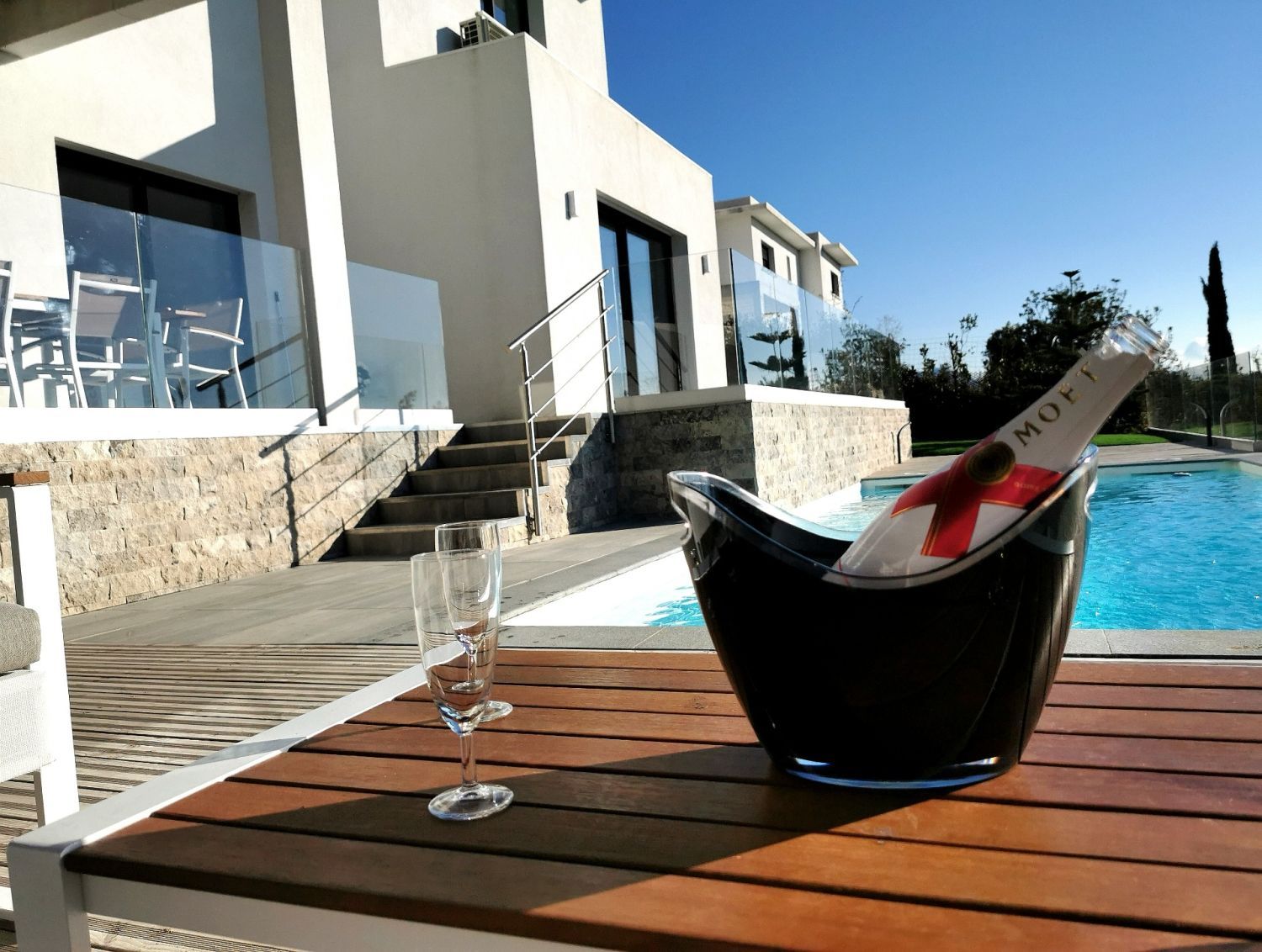 House with garden, swimming pool and sea view