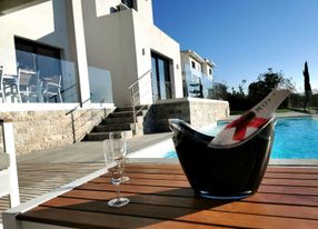 House with garden, swimming pool and sea view