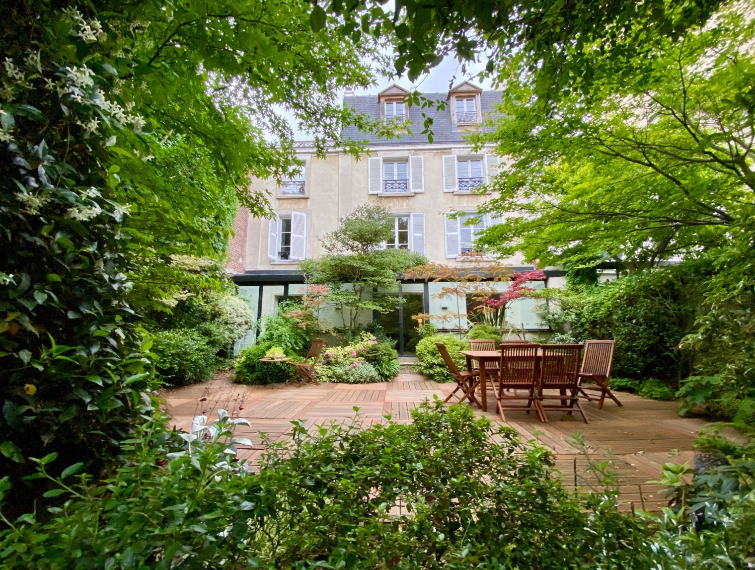 Elegant 19th-Century Garden Estate for Events in Paris