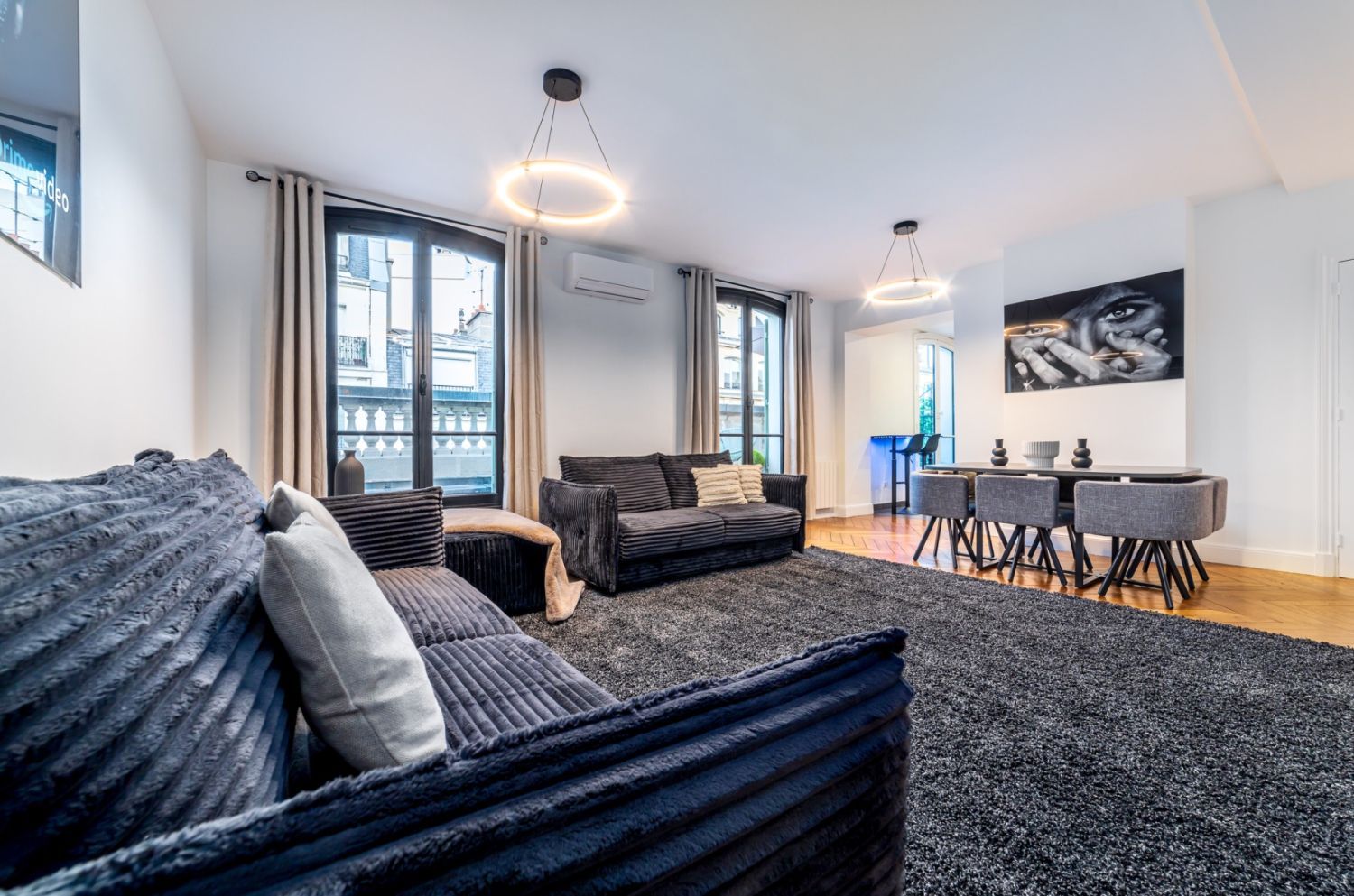 Appartement Élégant Noir et Blanc près des Champs-Élysées pour Événements