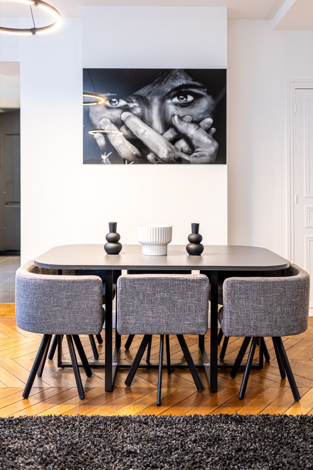 Appartement Élégant Noir et Blanc près des Champs-Élysées pour Événements
