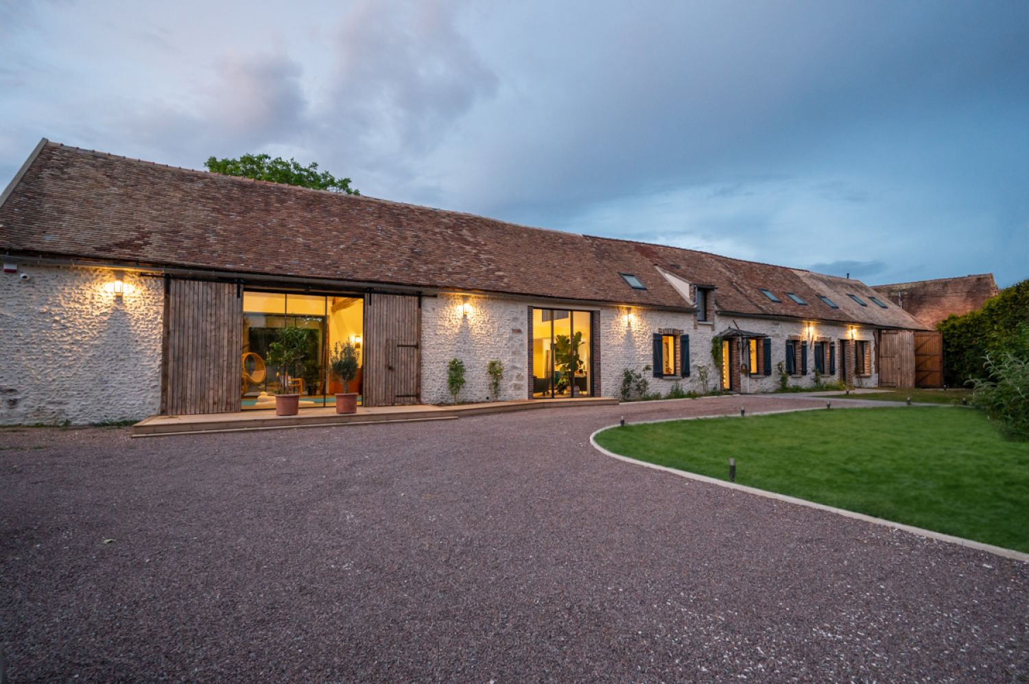 Luxury Villa Retreat Near Paris | Perfect for Events & Getaways
