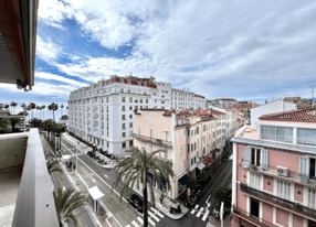 Apartment with a large terrace and a sea view