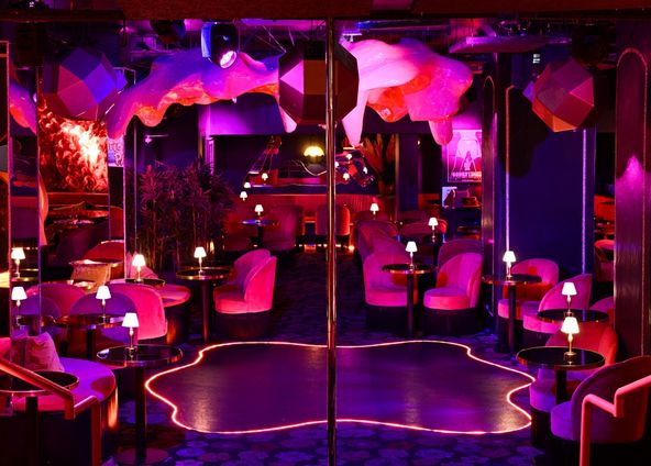 Festive club in the heart of Paris