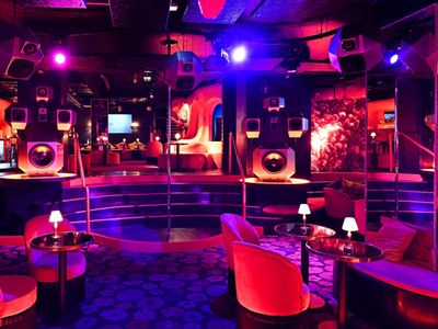 A Chic 70's Eroticism Themed Venue for Uninhibited Events in Paris