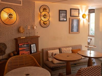 A South African Oasis in Paris: Gourmet BBQ & Cocktails