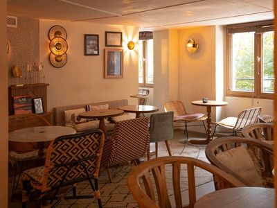 A South African Oasis in Paris: Gourmet BBQ & Cocktails