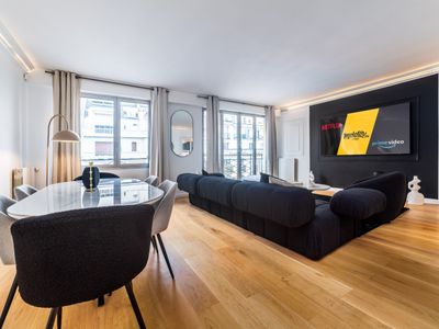 Eiffel Tower Apartment with Breathtaking Views for Events