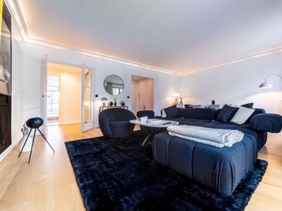 Eiffel Tower Apartment with Breathtaking Views for Events