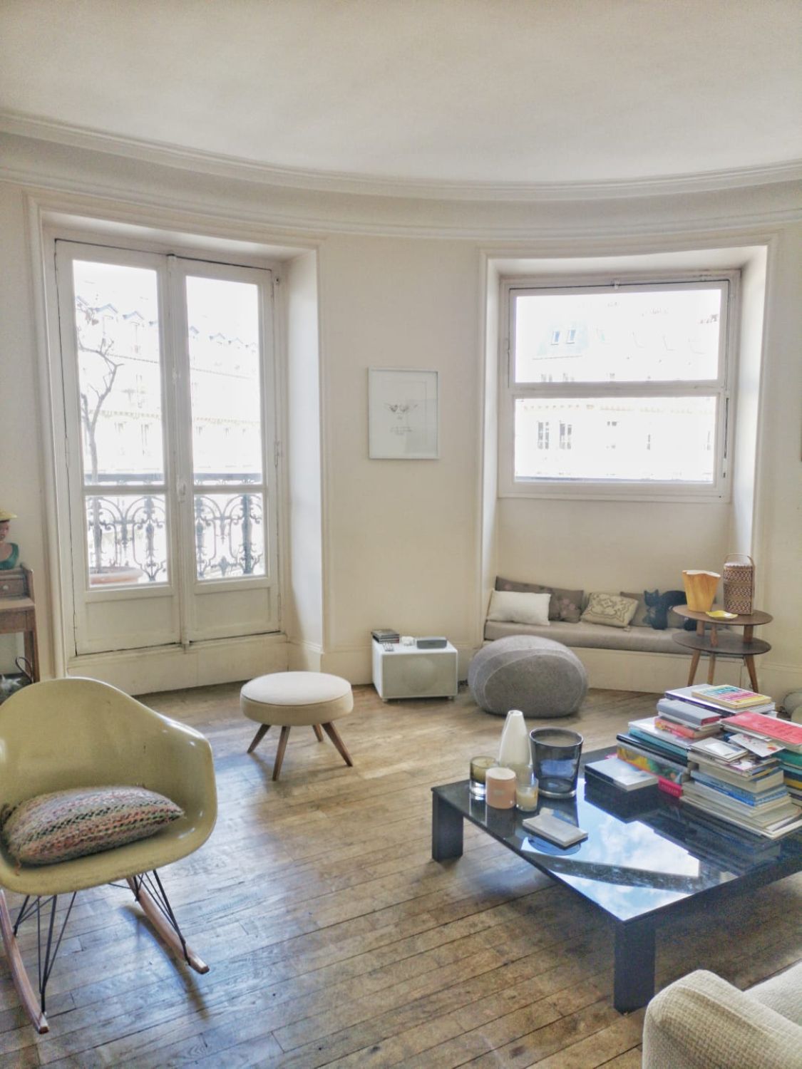 Appartement Parisien de 100 m² avec Balcon et Vue Unique