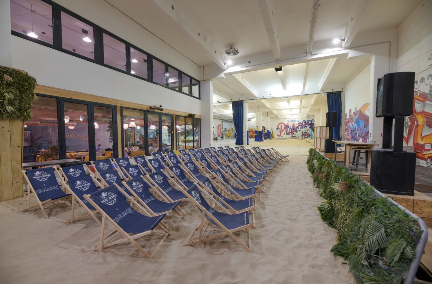 Reception room / Covered Beach