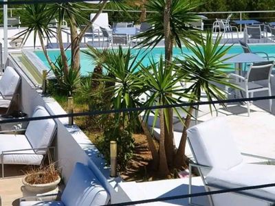 Luxury villa facing the sea