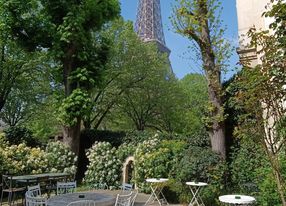 Private mansion at the foot of the Eiffel Tower