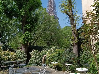 Private mansion at the foot of the Eiffel Tower